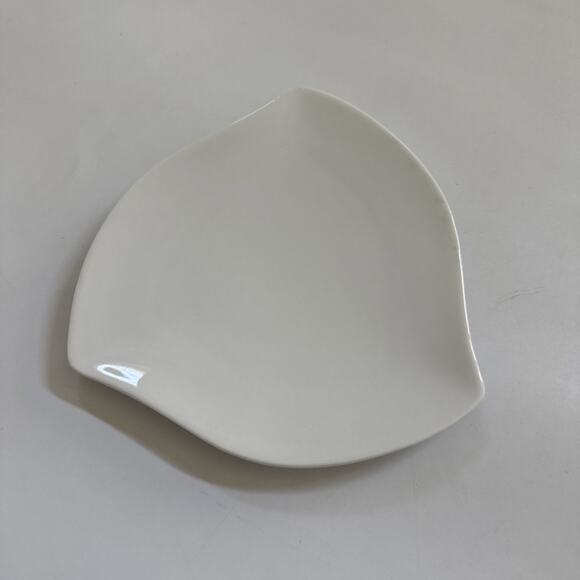 Crate & Barrel Set of 4 Triangle Appetizer Plates White Modern Desert - Picture 3 of 7